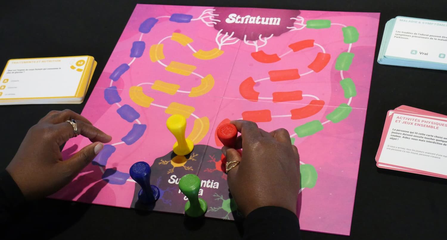Jeu striatum, inventée par France Parkinson